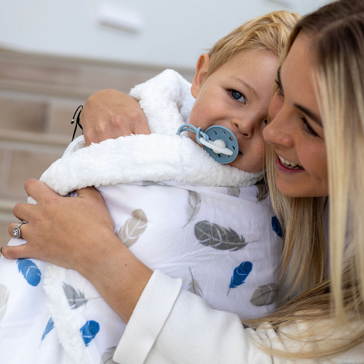 Snuggletime Mink Sherpa Blanket - Feather