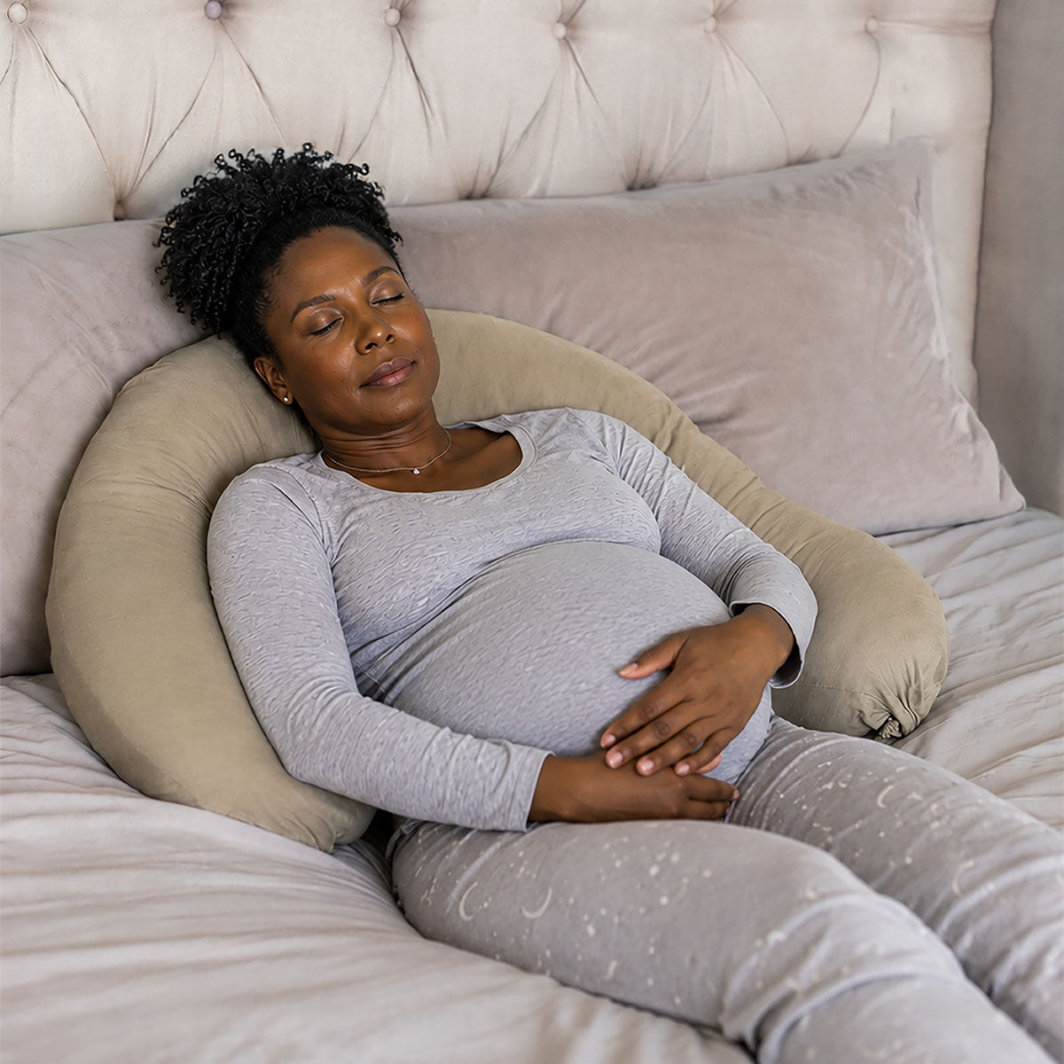 Snuggletime Curved Preggy Roll with bow-tie